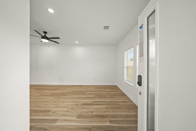 Photo - 6206 Lyndhurst Dr