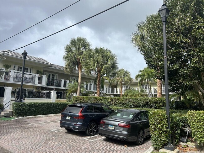 Photo - 1000 Palm Trail Unit 6