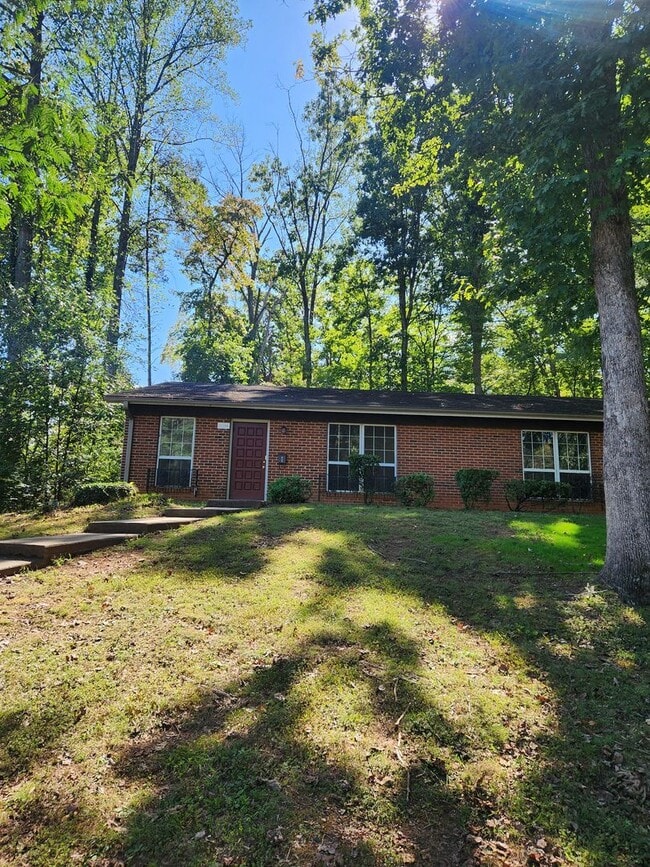 Building Photo - 1528 Cherry Ave Unit A