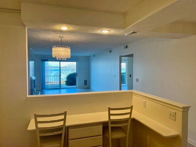 Photo - 4100 Post Rd Unit 3