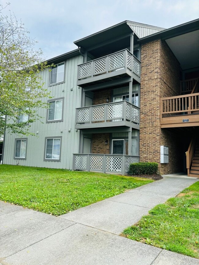 Photo - 831 Claytor Square