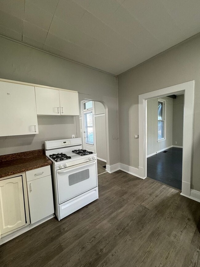 Photo - RENT SPECIAL: $300 OFF THE DEPOSIT IF LEAS...