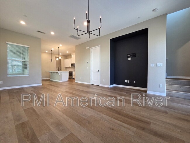 Photo - 133 Fischbacher St