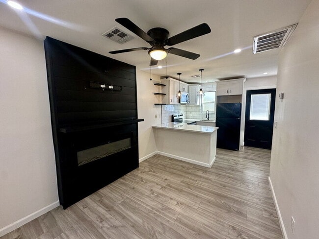 Photo - 1447 E Mountain View Rd Unit #2