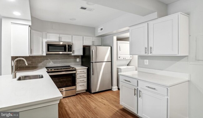 Building Photo - 3401 38th St NW Unit 1B-T27-301 Rental
