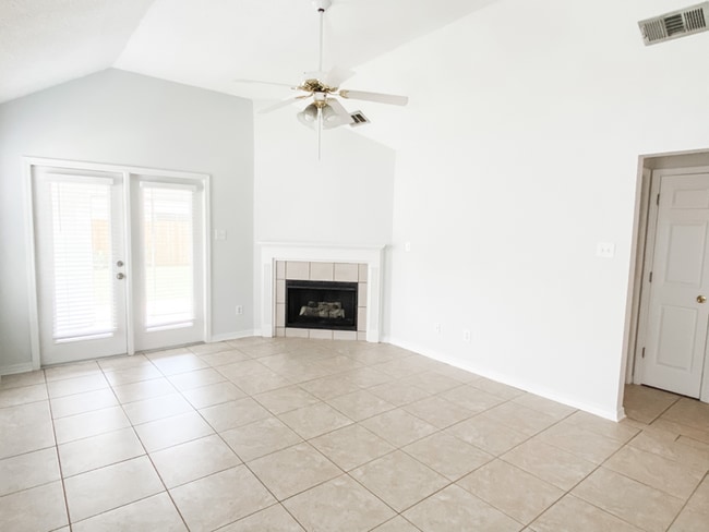 Photo - 405 Belle Chase Ct S