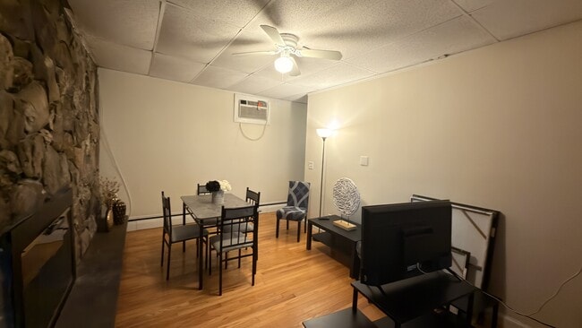 Photo - 391 Langley Rd Unit 1
