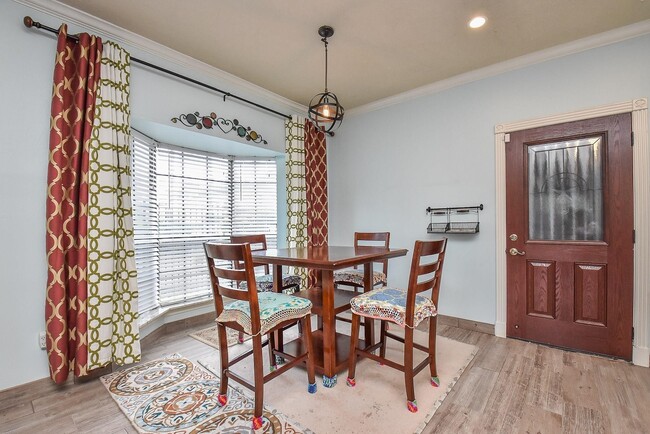 Photo - 800 Country Pl Dr