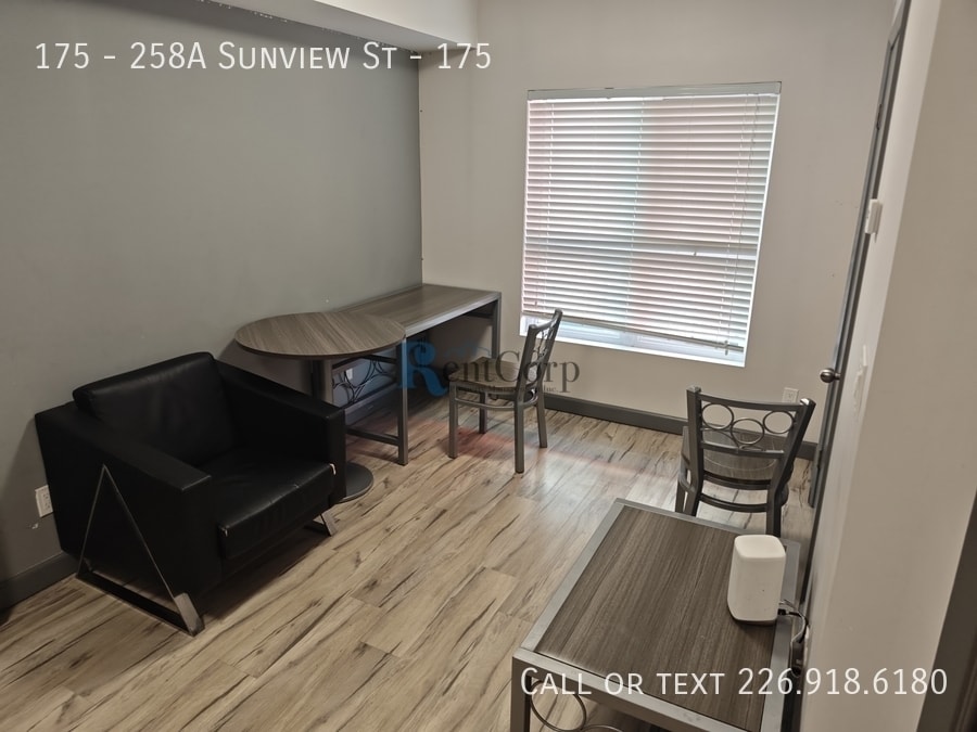 Photo - 258A-258A Sunview St