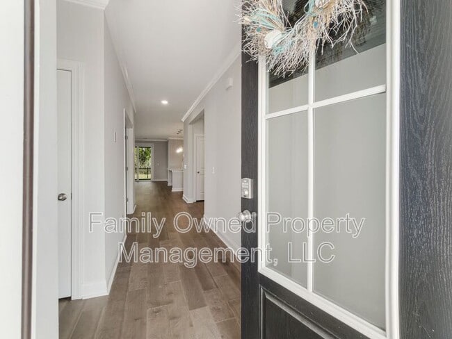 Photo - 208 Shortmarsh St