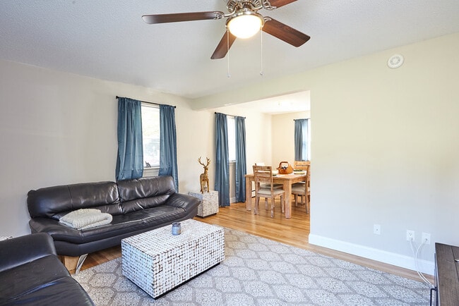 Photo - 147 Salmon Brook Dr Unit 70-147