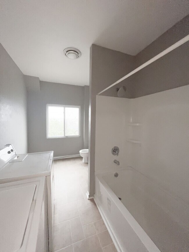 Photo - 1022 E Warrington Ave Unit Apt 2 (Top)