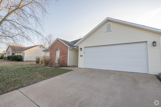 Building Photo - 1561 N Fieldstone Ave Rental