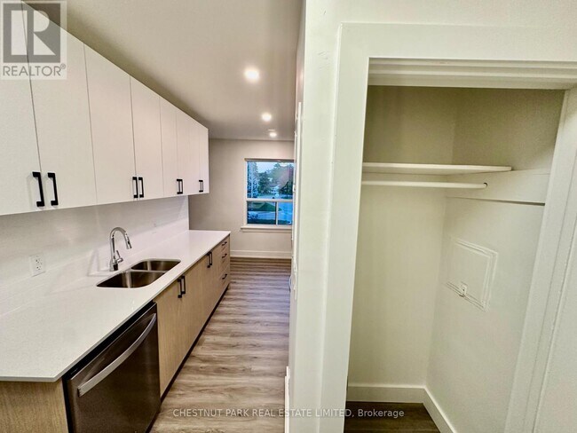 Photo - 1 Wingreen Ct Unit 5