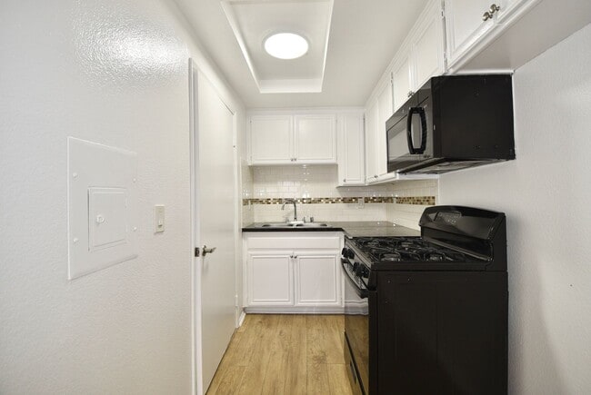 Photo - 5328 Riverton Ave Unit 103