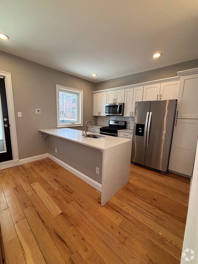Building Photo - Gorgeous 4 Bedroom house with Three Roof-D...