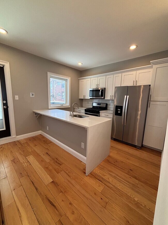 Gorgeous 4 Bedroom house with Three Roof-D... - Gorgeous 4 Bedroom house with Three Roof-D...