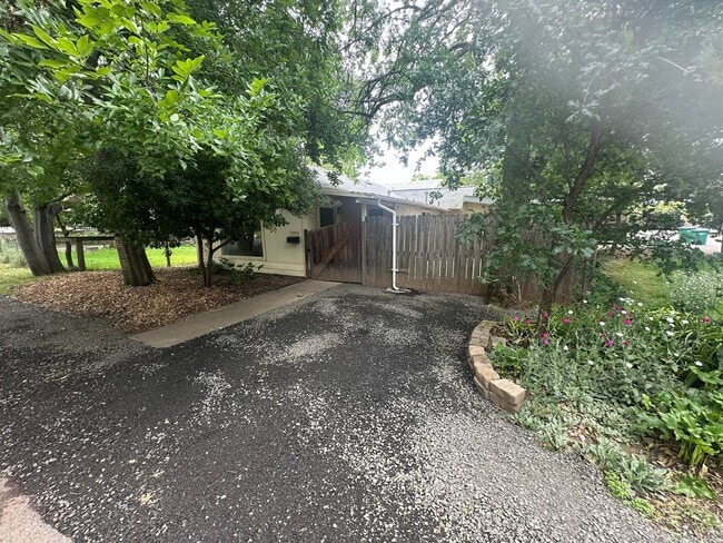 Photo - 2050 Laburnum Ave