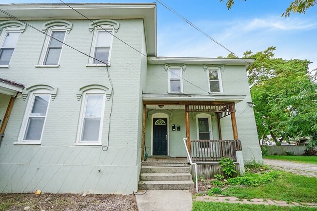 Three Bedroom Unit Near Downtown Grand Rap... - Three Bedroom Townhome Unit Near Downtown Grand Rap...