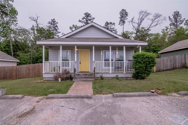 Building Photo - 160 Varsity Dr