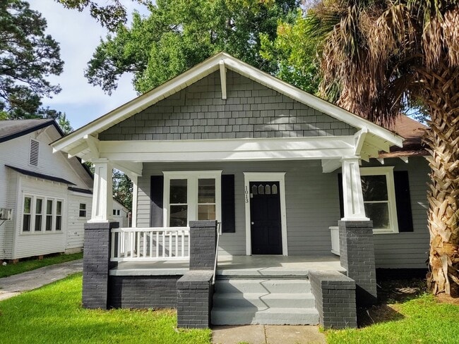 Photo - Large Downtown 3BR/2BR House Walking Distance to Forsyth Park