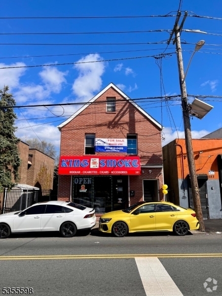 Building Photo - 581 E 18th St Rental