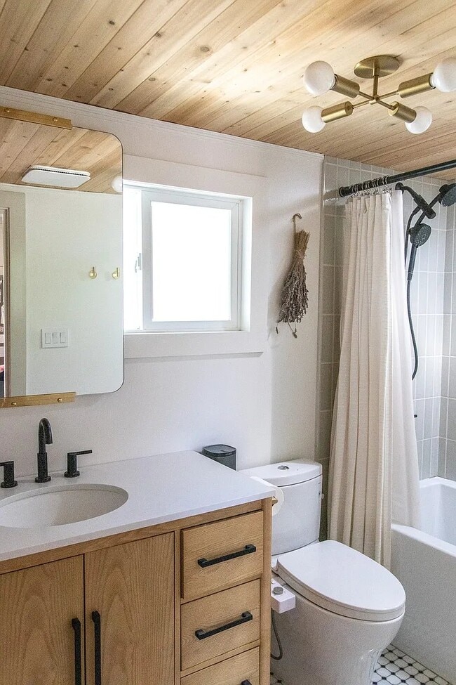 Photo - 647 Academy Rd