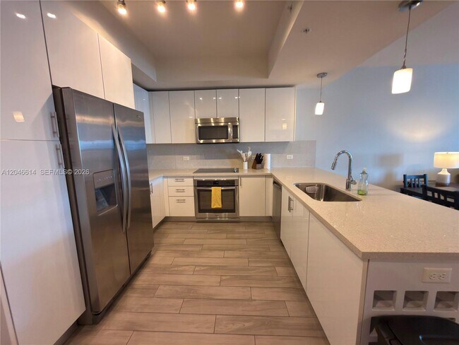 Building Photo - 999 SW 1st Ave Unit 2613