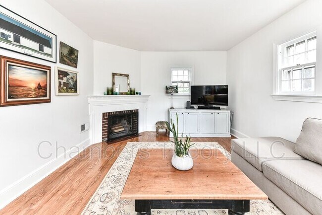 Photo - 2705 Russell Rd