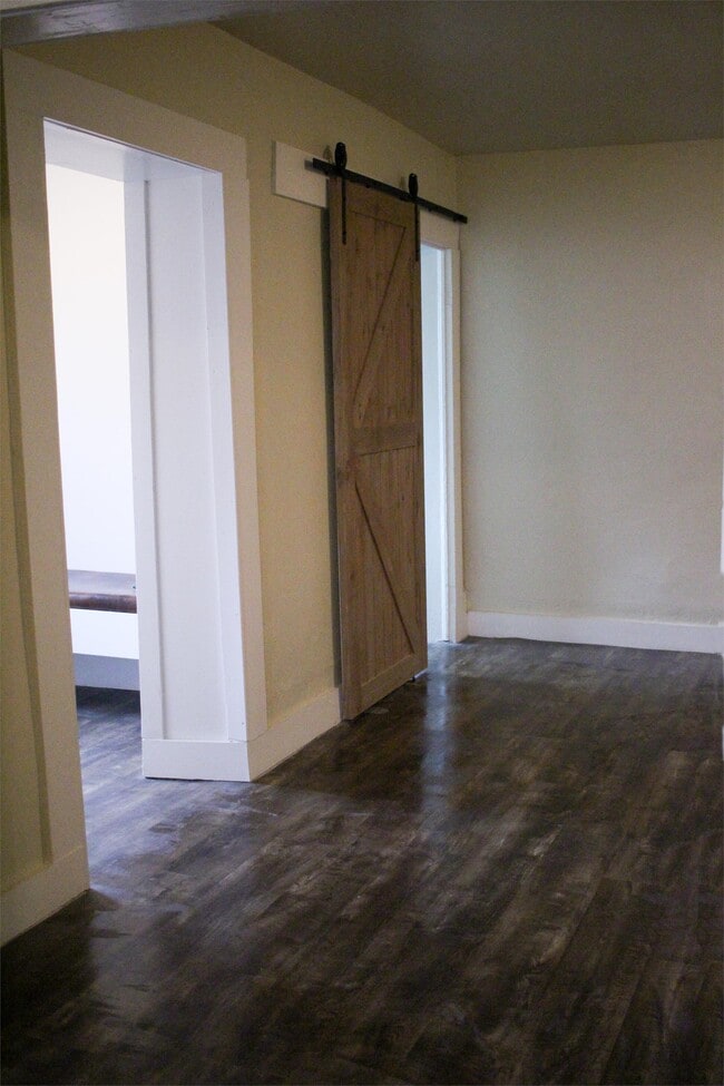 Building Photo - 211 Kansas City Ave S Unit 4
