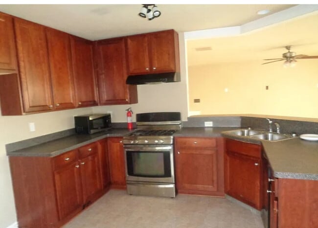 Photo - 3303 Saville St SW