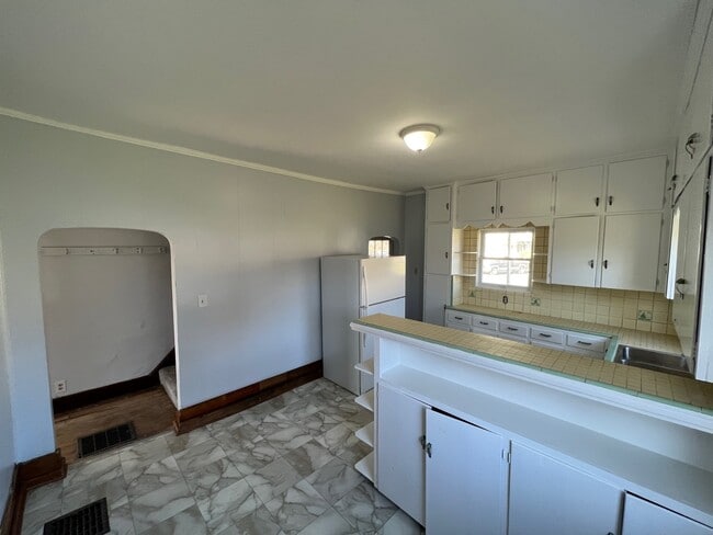 Photo - 642 Dryden Rd