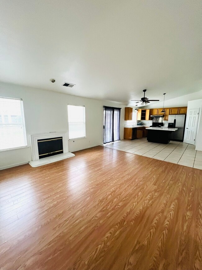 Photo - 575 W Cinnamon Ave