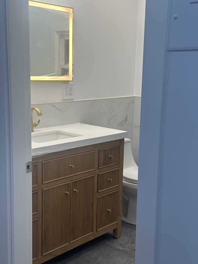 Unique and solid vanity - 859 Avenue C House