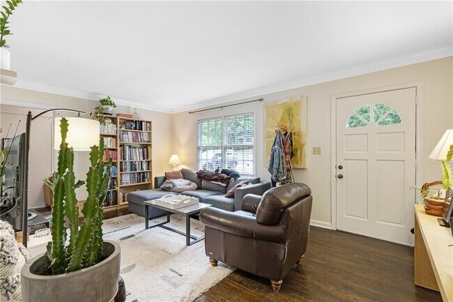Photo - 1091 Napier St SE