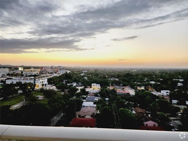 Building Photo - 4250 Biscayne Blvd Unit 810 Rental