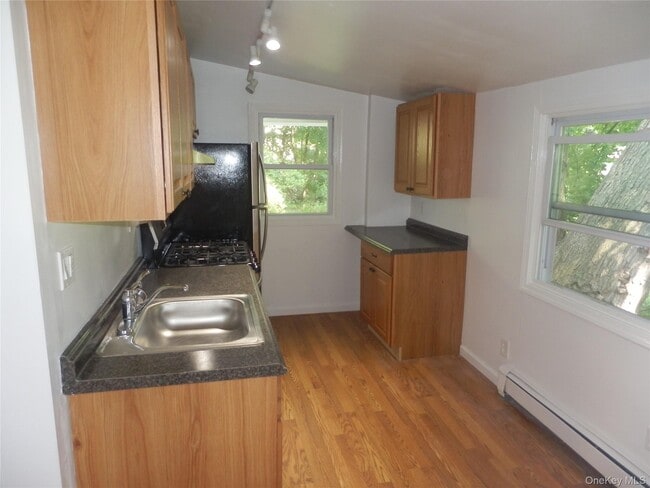 Photo - 28 Strawtown Rd