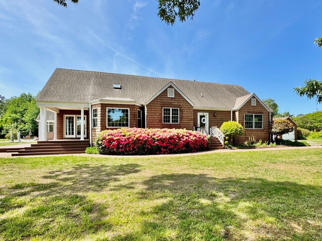 Waterfront Home on 1 Acre Treed Lot, 4/2 +... - Waterfront Home on 1 Acre Treed Lot, 4/2 +...