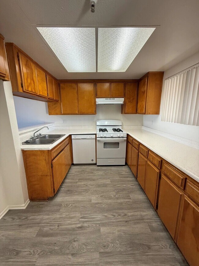 Photo - 14020 Yukon Avenue,