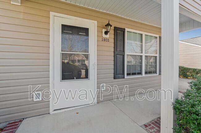 Photo - 1805 Honeysuckle Way