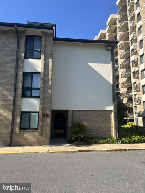Building Photo - 6 Monroe St Unit 6-301