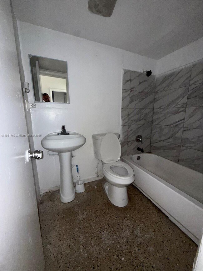 Photo - 324 NW 3rd St Unit 3