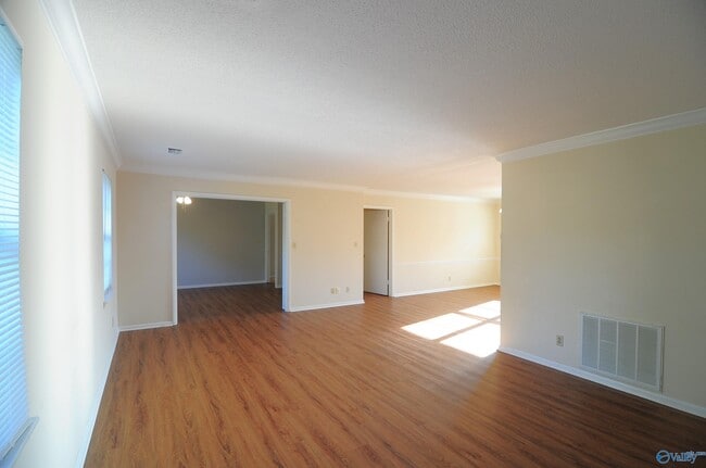 Building Photo - 8205 Willowbrook Cir SE Unit C