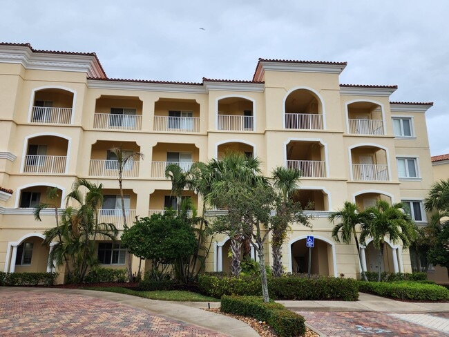 Photo - 35 Harbour Isle Dr W Unit 104