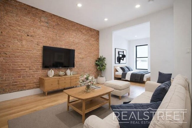 Building Photo - Modern & Bright 2BR with Rooftop Deck, Central A/C & Dishwasher | Bed-Stuy/Bushwick Border Unit 4B