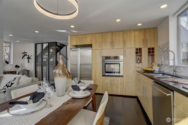 Photo - 3615 Phinney Ave N