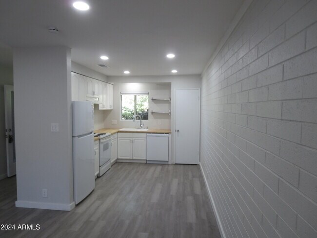 Photo - 1450 E Bethany Home Rd