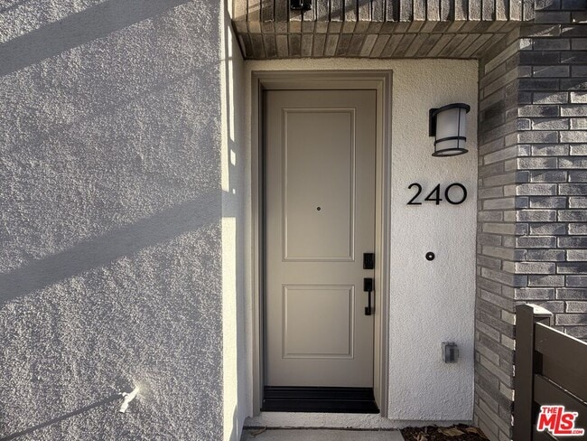 Photo - 240 Abacus Ave