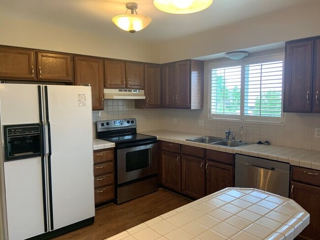 Photo - Spacious Sandy 3 Bedroom!