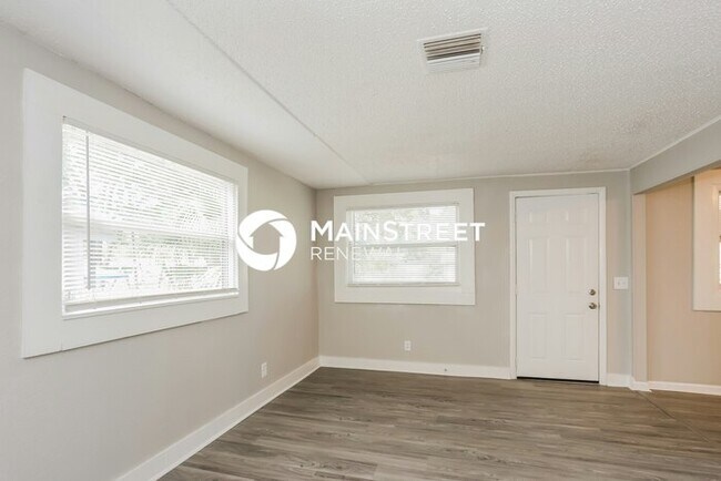 Photo - 3 Bedroom Pet-Friendly Home in St Petersburg, FL with Main Street Renewal